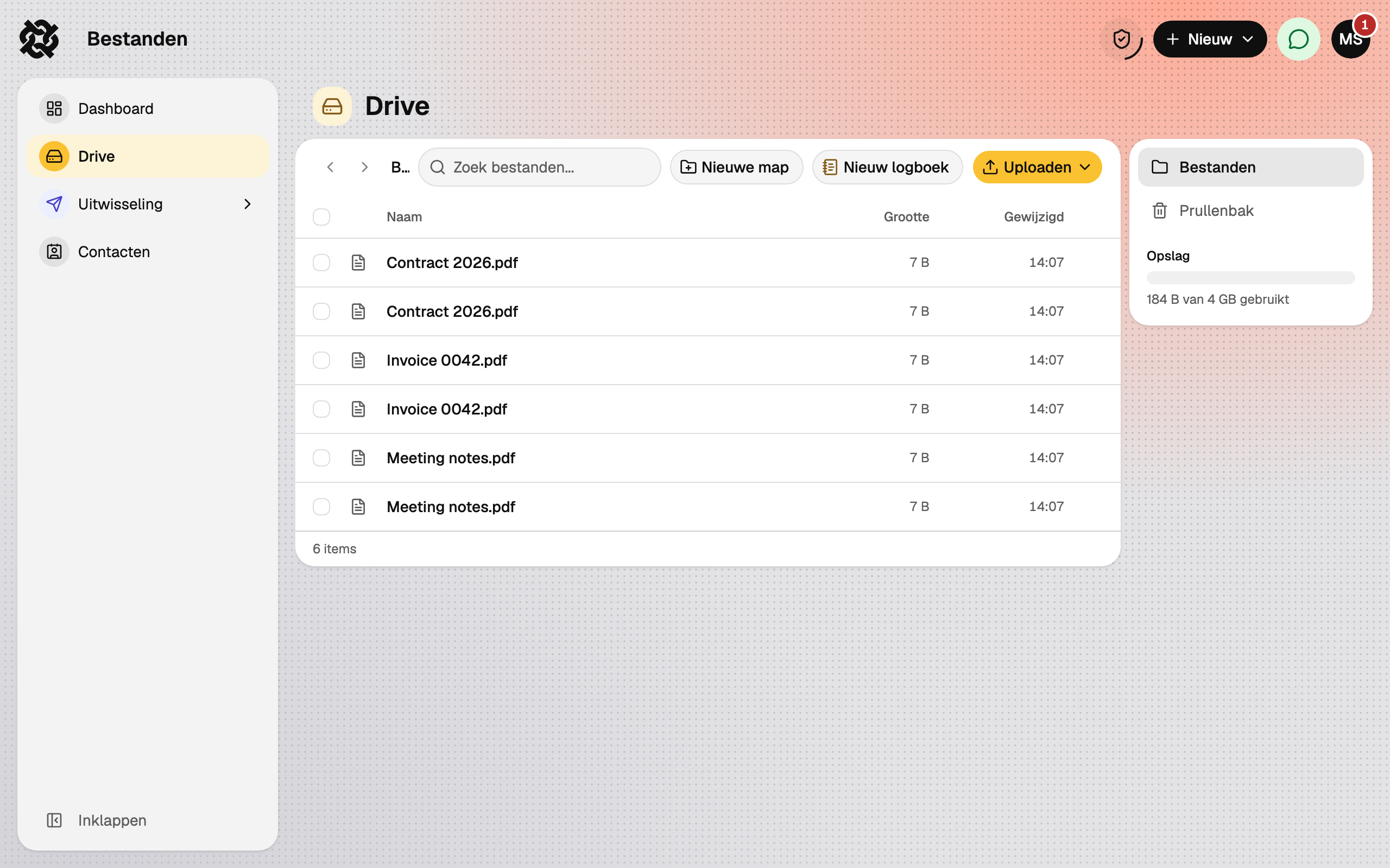 Drive met drie geüploade bestanden, de knop Uploaden en de opslagmeter
